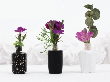 flori in mini-vaze